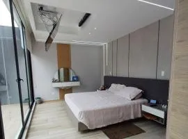Estudio de lujo Cumbayá con Piscina