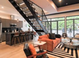 Unit 8 Spacious 2BR Penthouse Sleeps 8، مكان إقامة مع الخدمة الذاتية لإعداد الطعام في واشنطن