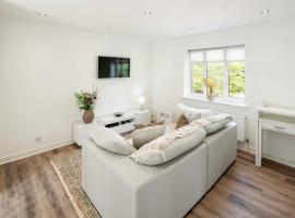 Loughton Hideaway: Cozy 1BD Near Tube & Nature, hotel en Theydon Bois