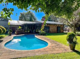 Spies Villa - Fast Wi-fi, Netflix, DSTV, Solar, hotel con pileta en Middelburg