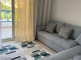 Sea view 5bedroom villa at mountain view north coast, ξενοδοχείο σε Ras Elhekma