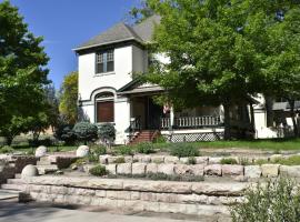 Downen House Bed & Breakfast, hotel in Pueblo