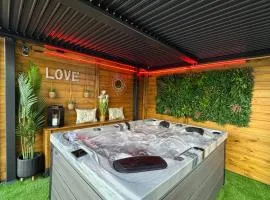 Logement cosy avec piscine et jacuzzi privé