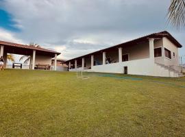 Linda Casa de Praia Família com até 10 pessoas, hotel i Beberibe