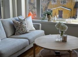 Sentrumsnær leilighet i Bodø, hotel v destinaci Bodø