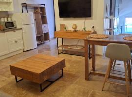 Arceau de Saint Martin, smje&scaron;taj s priborom za pripremu jela u gradu 'Vallon-Pont-dʼArc'