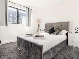 Luxury 1 bedroom Apartment, Manchester City center with Balcony