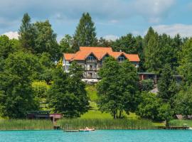 Kleines Hotel Kärnten, hotel v mestu Egg am Faaker See