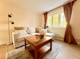 New Forest Cozy 3-Bed Family Cottage, PaultonsPark, Cottage in Bartley