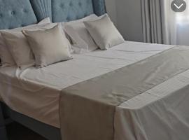 Ratna service apartment, hotel em Gatunga