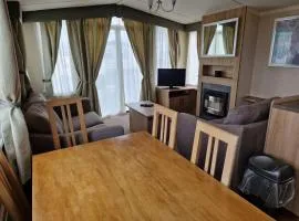 The Lookout 3 Bedroom Family Caravan with Sea View Pet Friendly