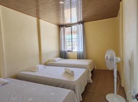 Apartamentos Amarillos, hotel v destinaci La Cruz