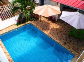 Casa moderna con Piscina, Iquitos, casa de campo em Iquitos