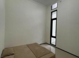 YF Homestay Jepara, hotel v destinaci Jepara