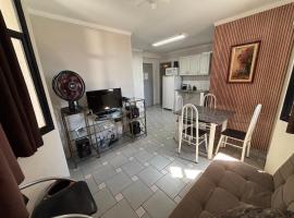 Apart 2 dorm. Prox Cambuí Wi-Fi Gar Var Note Pet, hotel in Campinas