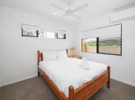 Modern New-Build Cozy Home Studio with Free Parking