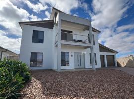 Levendi on Par, &xi;&epsilon;&nu;&omicron;&delta;&omicron;&chi;&epsilon;ί&omicron; &mu;&epsilon; &pi;ά&rho;&kappa;&iota;&nu;&gamma;&kappa; &sigma;&epsilon; Port Hughes