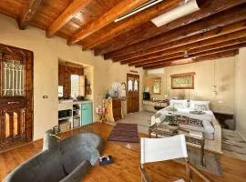 Waterside Loft -Rustic & Lux Tunis Artisan Village