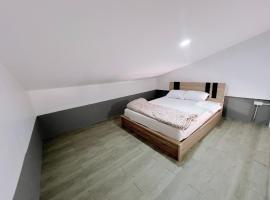 Tim House Thalang Phuket 4,5, hotel in Ban Mut Dok Khao