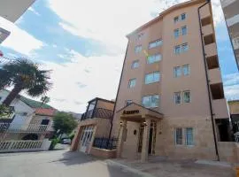Azzuro apartments Budva