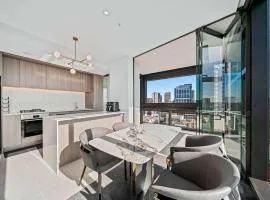 Bright & Spacious 2BR in Prime CBD Location