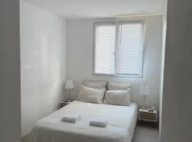 Location de chambre proche de toute commodités à 1 minute du tramway et à 9 min de centre ville et parking gratuit dans résidence privée