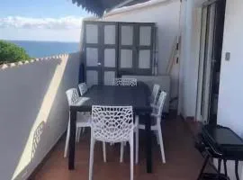 Appartement avec piscine vue mer et montagne