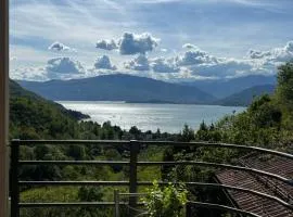 Il sorriso del lago