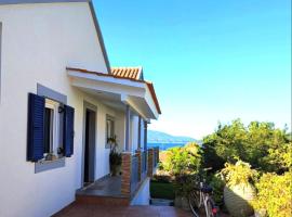 Giota's apartment 100m fro the beach, hotel di Karavomylos