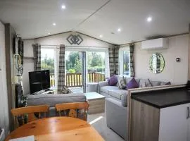 Amazing Lodge with Hot Tub