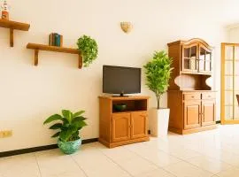 House Clery - Appartamento con cortile a Sos Alinos