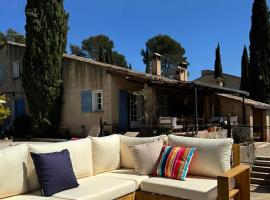 Luxury Provence Bastide - 6 bedroom house, khách sạn ở Cotignac