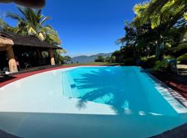 Exceptional villa with direct beach access, hotel v destinaci Dumbéa