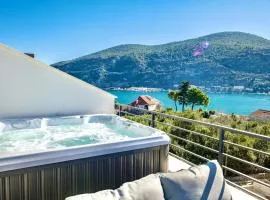 Mokos Modern Suite with Sea View and Jacuzzi