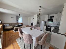 Къща ВИРА, casa de campo em Yasă-Koriya