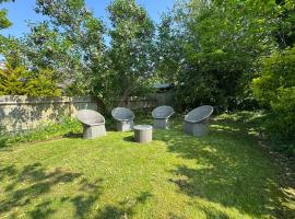 Surbiton Home with free parkings, Surbiton, Kingston upon Thames, Surrey, Greater London UK, hotell i Surbiton
