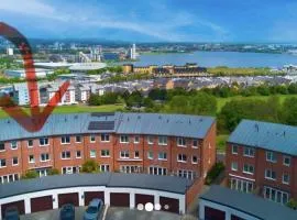 4 bed Townhouse with spectacular views 4 miles from Cardiff 10min drive or train journey to city centre