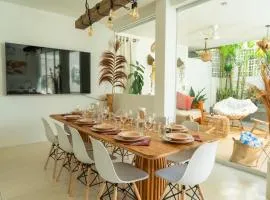 5BR Private Pool Villa - 1 min Beach - Daily Staff, Private Pool, Gym & Games