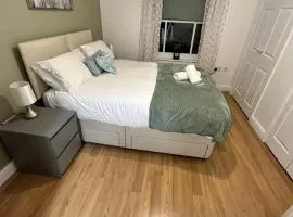Tattenhoe Apartment - 8 minutes drive to City Centre - Free Parking, Self-Check-in, Fast Wifi and Smart TV by Yoko Property