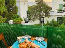 Heures Calmes By Bellavista - Vue Mer - 50m de la plage - Climatisé - balcon, hotel en Argelès-sur-Mer