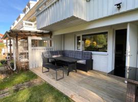 Apartment , wooded area lake, sea ,golf and shopping malls Askim domarings väg 154, hotel v destinaci Askim