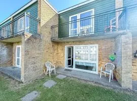 8 Berth Chalet To Hire At Bermuda Holiday Park Nearby Hemsby Beach Ref 18192B