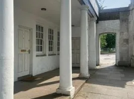 Listed building close to River Thames