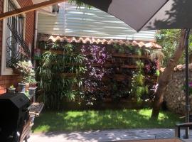 Antalya kaleiçi müstakil kişiye özel bahçeli müstakil VİLLA – hotel w mieście Antalya