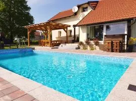Dreamy Hill - Holiday House with a private pool and jacuzzi