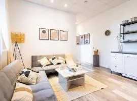 Garden Apt Leverkusen 15 min Cologne fair, 19 min Duesseldorf, family friendly