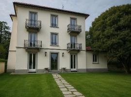 Villa Valesca, serviced apartment in Stresa