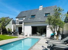 Villa Larmor-Plage 8 personnes avec piscine, hotel a Larmor-Plage