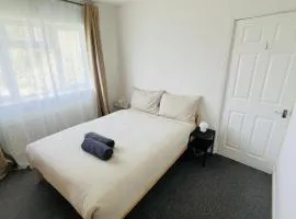 Base in the Black Country, 4 Beds & Large Drive