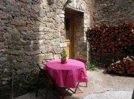 Studio à Générargues, en Cévennes, proche Anduze, Hotel in Générargues